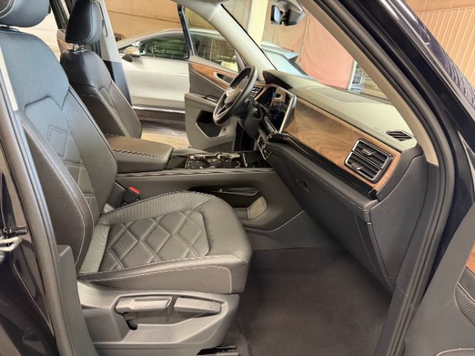 Used 2025 Volkswagen Atlas SE FWD image 33