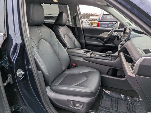 Used 2024 Toyota Grand Highlander Limited image 25