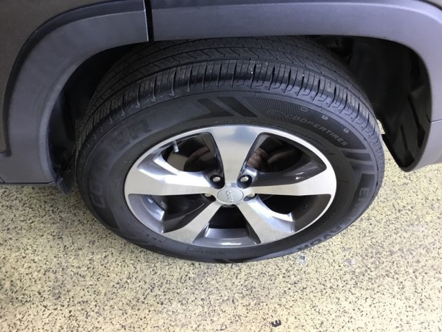Used 2019 Jeep Cherokee Limited AWD/4WD image 13