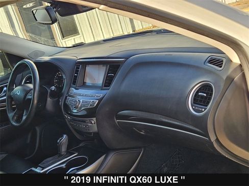 Used 2019 INFINITI QX60 Luxe w/ Essential Package image 31