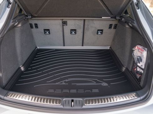 New 2026 Porsche Macan image 28