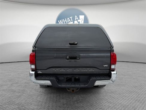 Certified 2019 Toyota Tacoma TRD Off-Road image 5