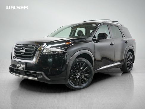 Used 2022 Nissan Pathfinder Platinum w/ Lighting Package (N92) AWD/4WD image 1