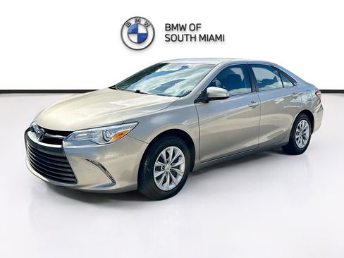 Used 2016 Toyota Camry LE image 3