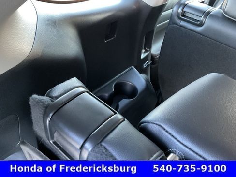 Used 2022 Toyota Highlander XLE AWD/4WD image 22