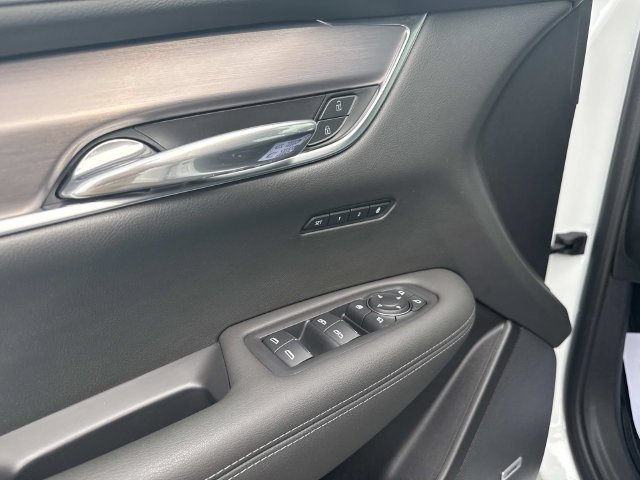 Certified 2024 Cadillac XT6 Luxury w/ LPO, Floor Liner Package AWD/4WD image 48