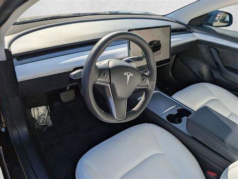 Used 2023 Tesla Model 3 Standard Range image 9