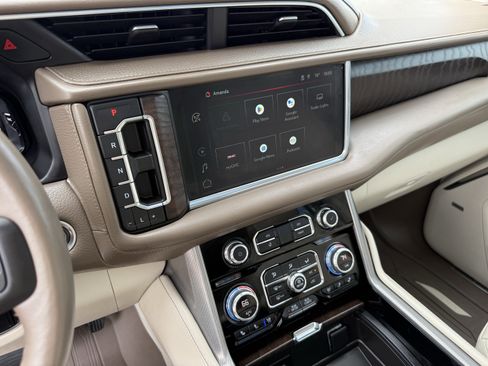 Used 2022 GMC Yukon XL Denali image 19