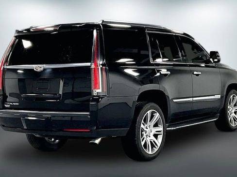 Used 2016 Cadillac Escalade Luxury image 8