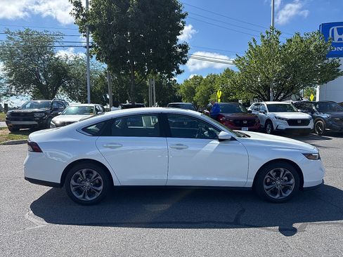 Used 2024 Honda Accord EX image 4