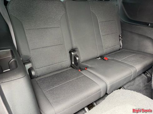 Used 2025 Chevrolet Traverse LT w/ Driver Confidence Package FWD image 16
