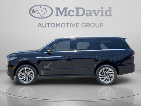 Used 2025 Lincoln Navigator Reserve AWD/4WD image 4