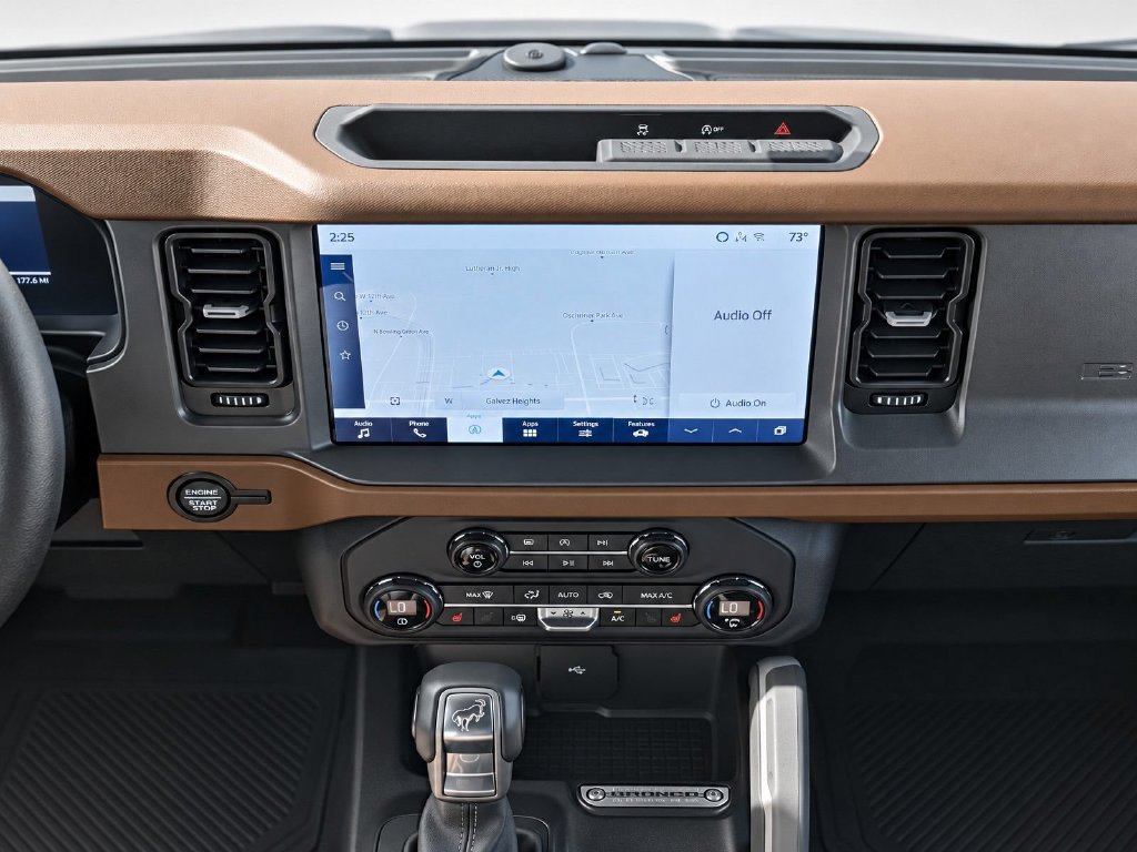 Used 2024 Ford Bronco Outer Banks AWD/4WD image 29