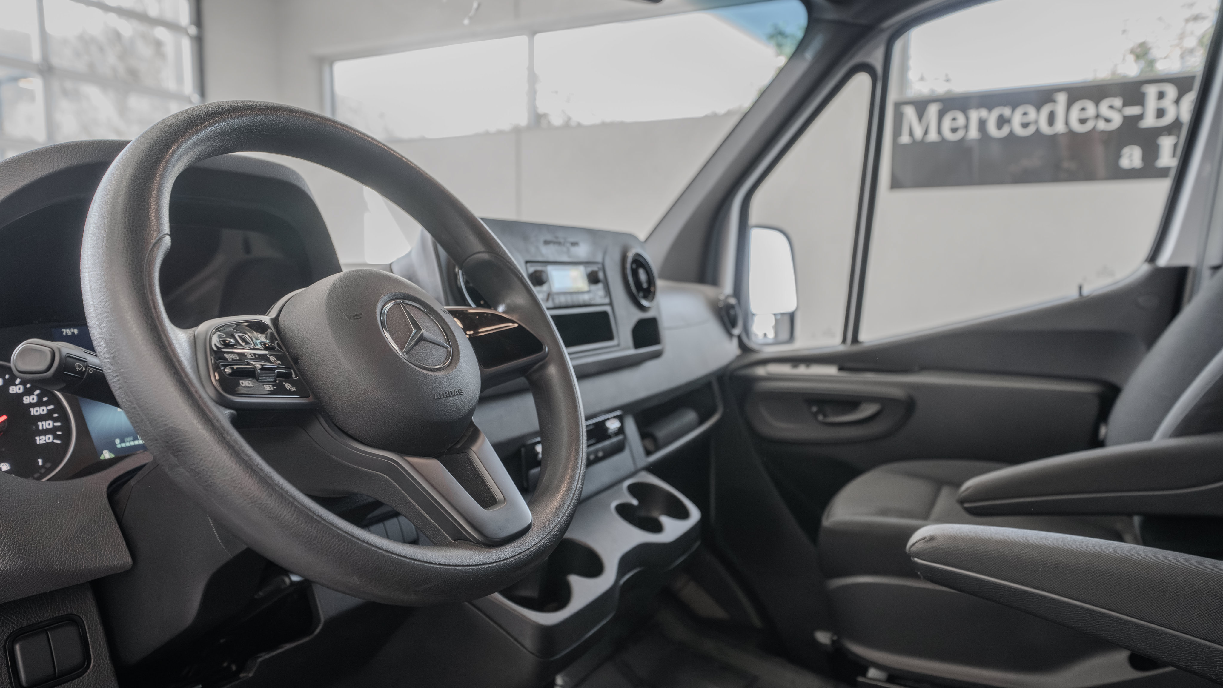 Used 2024 Mercedes-Benz Sprinter 2500 image 7