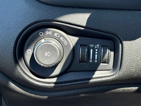 Used 2021 Jeep Renegade Trailhawk w/ Sun & Sound Group AWD/4WD image 10