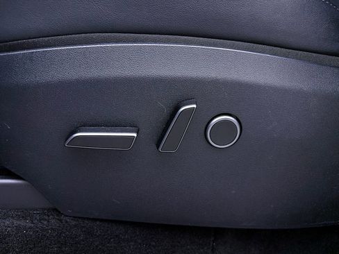 Used 2023 Tesla Model Y Long Range AWD/4WD image 18