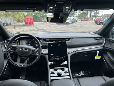 New 2025 Jeep Grand Cherokee Overland w/ Adv Protech Group III image 22