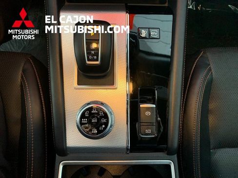 Used 2025 Mitsubishi Outlander SEL image 16