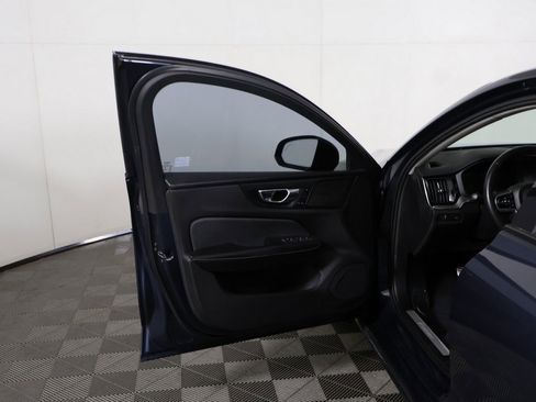 Used 2019 Volvo S60 T5 R-Design image 22