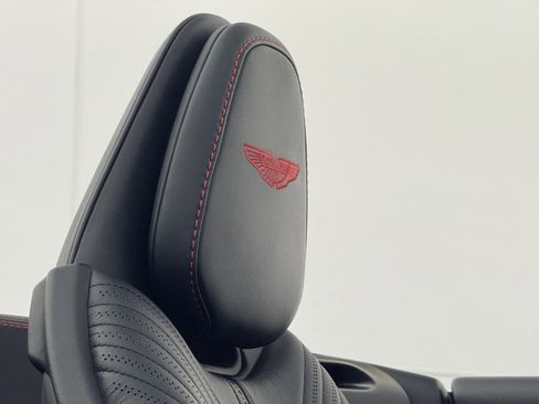 Used 2023 Aston Martin DB11 Volante image 58