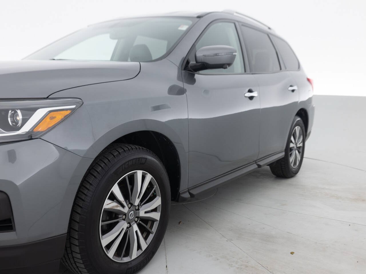Used 2019 Nissan Pathfinder SL AWD/4WD image 12