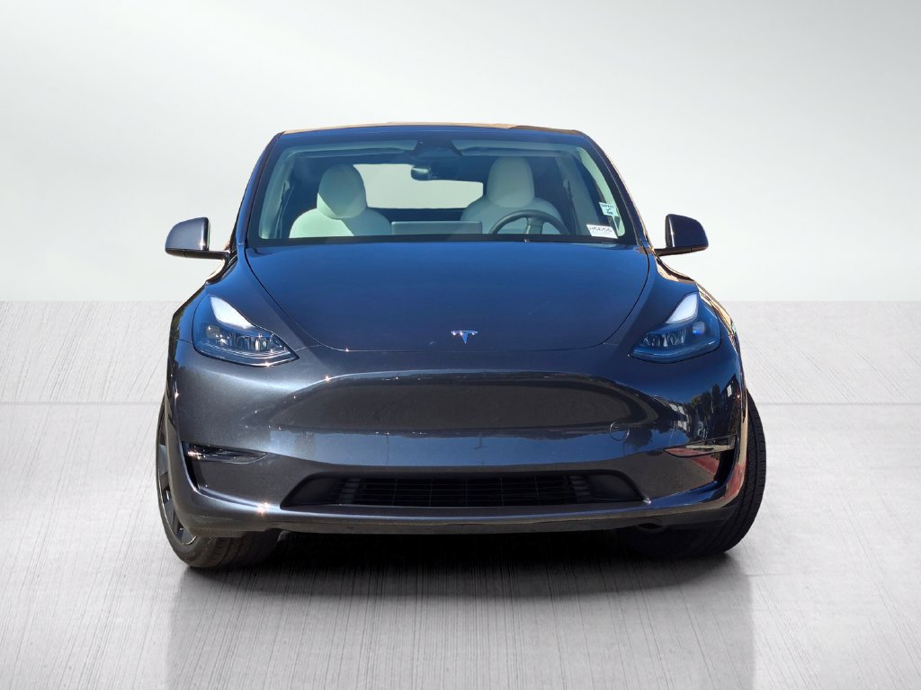 Used 2024 Tesla Model Y Long Range RWD image 3