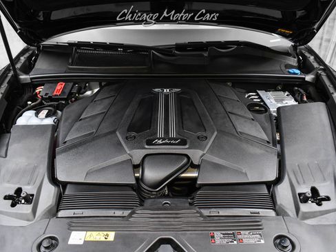 Used 2023 Bentley Bentayga Plug-In Hybrid image 55