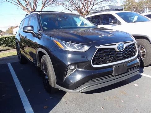 Used 2023 Toyota Highlander Bronze Edition image 3