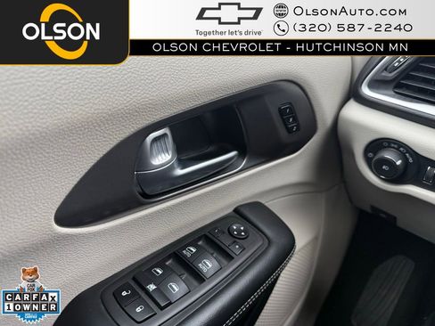 Used 2024 Chrysler Pacifica Touring-L image 28