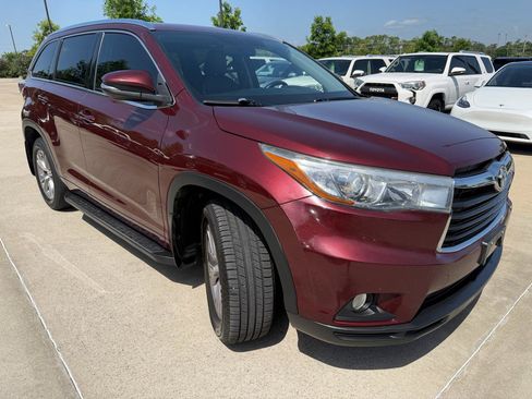 Used 2015 Toyota Highlander XLE FWD image 3