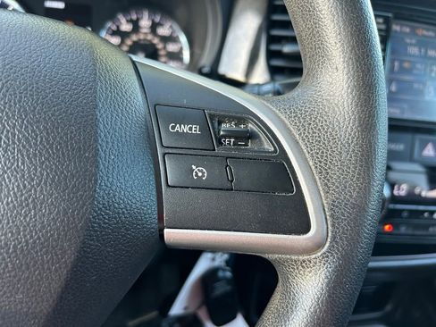 Used 2018 Mitsubishi Outlander LE AWD/4WD image 19