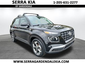 Used 2023 Hyundai Venue SEL video 1