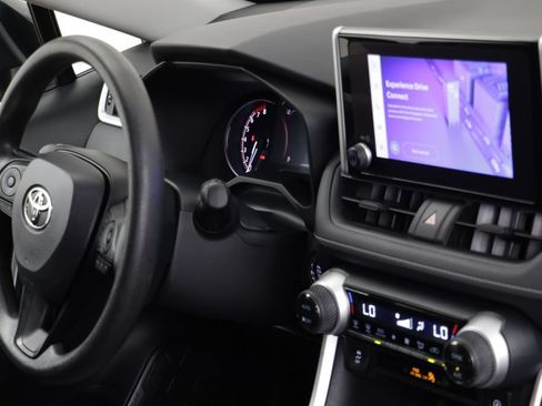 Used 2024 Toyota RAV4 XLE FWD image 21