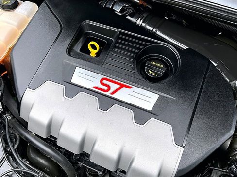 Used 2017 Ford Focus ST FWD image 32