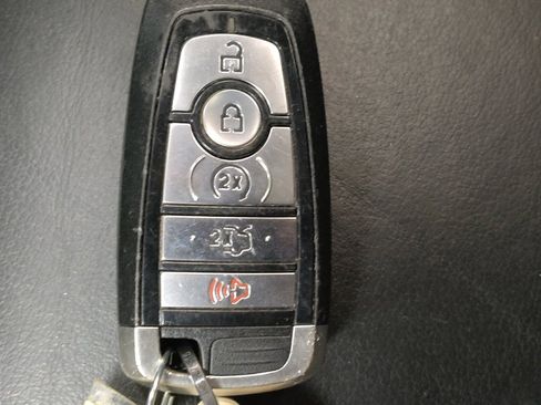 Used 2018 Ford Fusion Titanium image 32