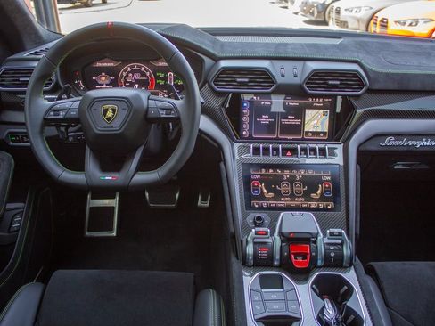 Used 2024 Lamborghini Urus Performante AWD/4WD image 13