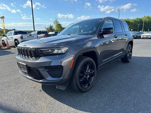 Used 2023 Jeep Grand Cherokee Altitude AWD/4WD image 24