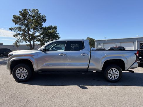 Used 2026 Toyota Tacoma SR5 RWD image 9