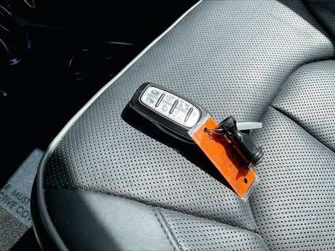 Used 2020 Chrysler Pacifica Limited image 11