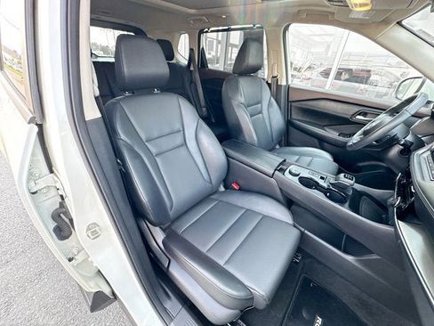 Used 2022 Nissan Rogue SV w/ SV Premium Package image 31