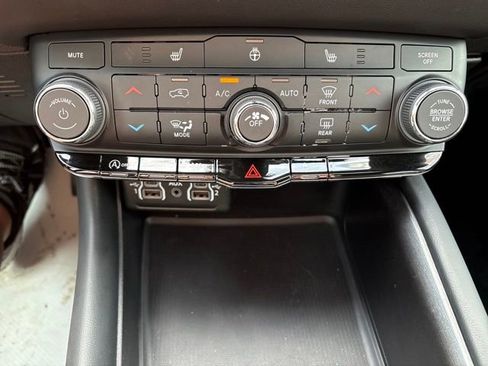 Used 2024 Dodge Durango SXT image 18
