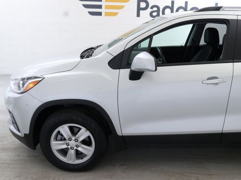 Used 2022 Chevrolet Trax LT w/ LT Convenience Package image 4