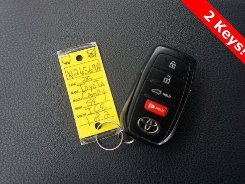 Used 2025 Toyota Camry SE w/ Convenience Package image 32