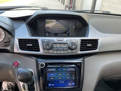 Used 2014 Honda Odyssey Touring Elite image 21
