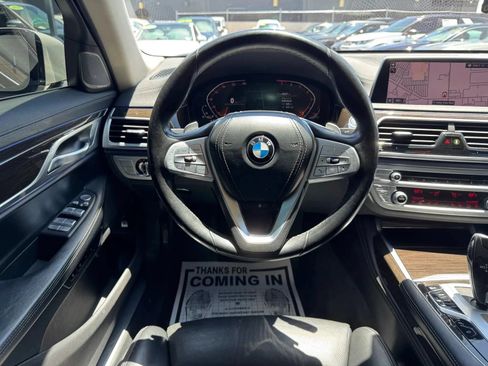 Used 2022 BMW 740i w/ Premium Package RWD image 21