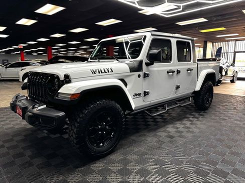 Used 2022 Jeep Gladiator Willys image 8