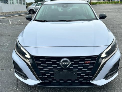Used 2023 Nissan Altima 2.5 SR w/ SR Premium Package AWD/4WD image 2
