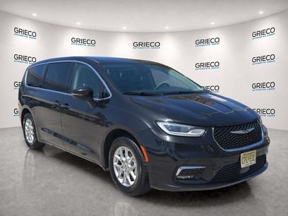 Used 2023 Chrysler Pacifica Touring-L