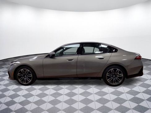 New 2026 BMW 530i xDrive w/ M Sport Package AWD/4WD image 2