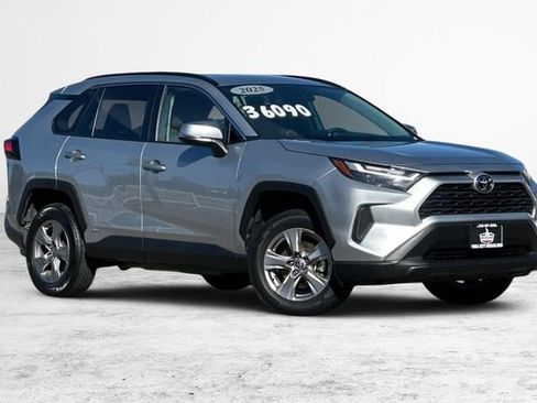 Used 2025 Toyota RAV4 XLE AWD/4WD image 2